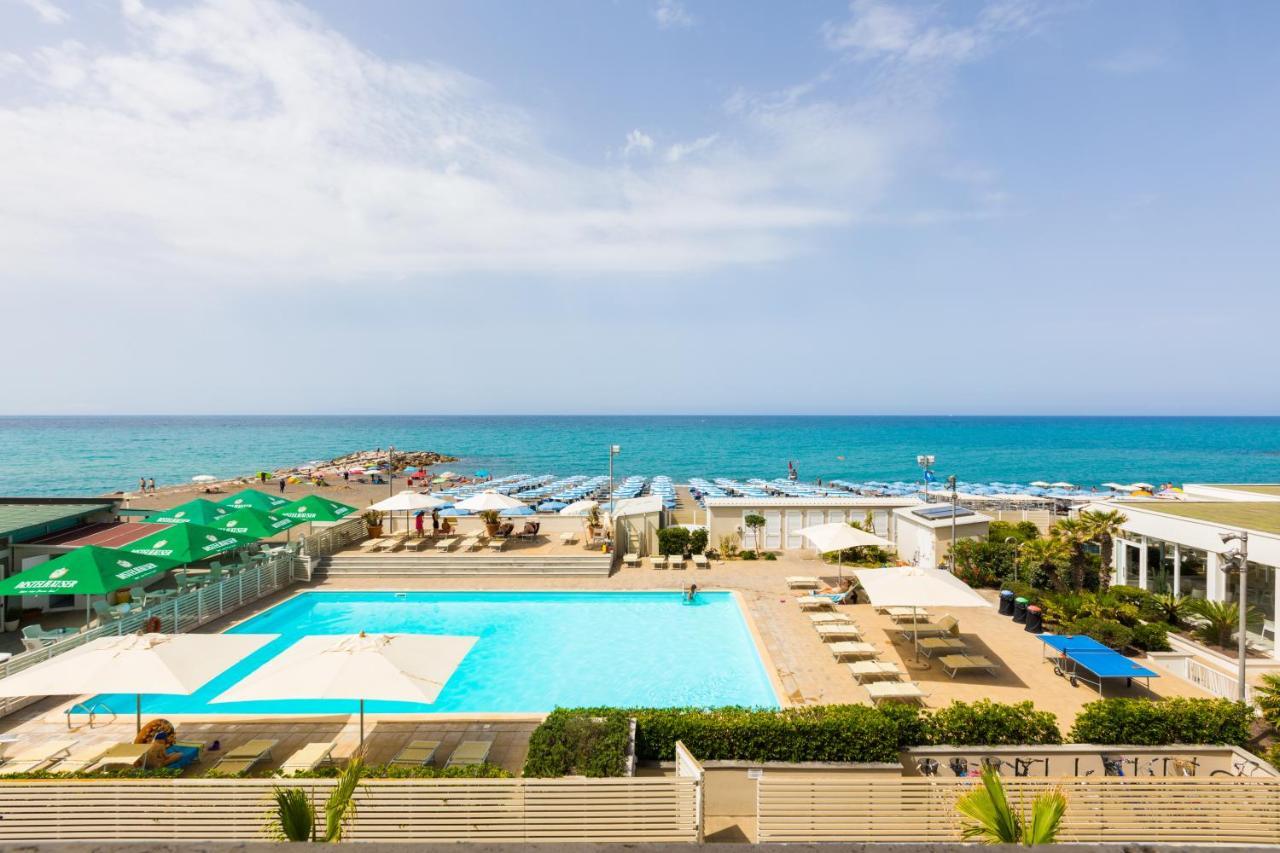 Hotel Stella Marina マリーナ・ディ・チェーチナ エクステリア 写真