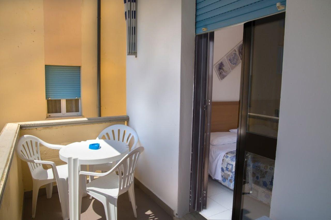 Hotel Stella Marina マリーナ・ディ・チェーチナ エクステリア 写真