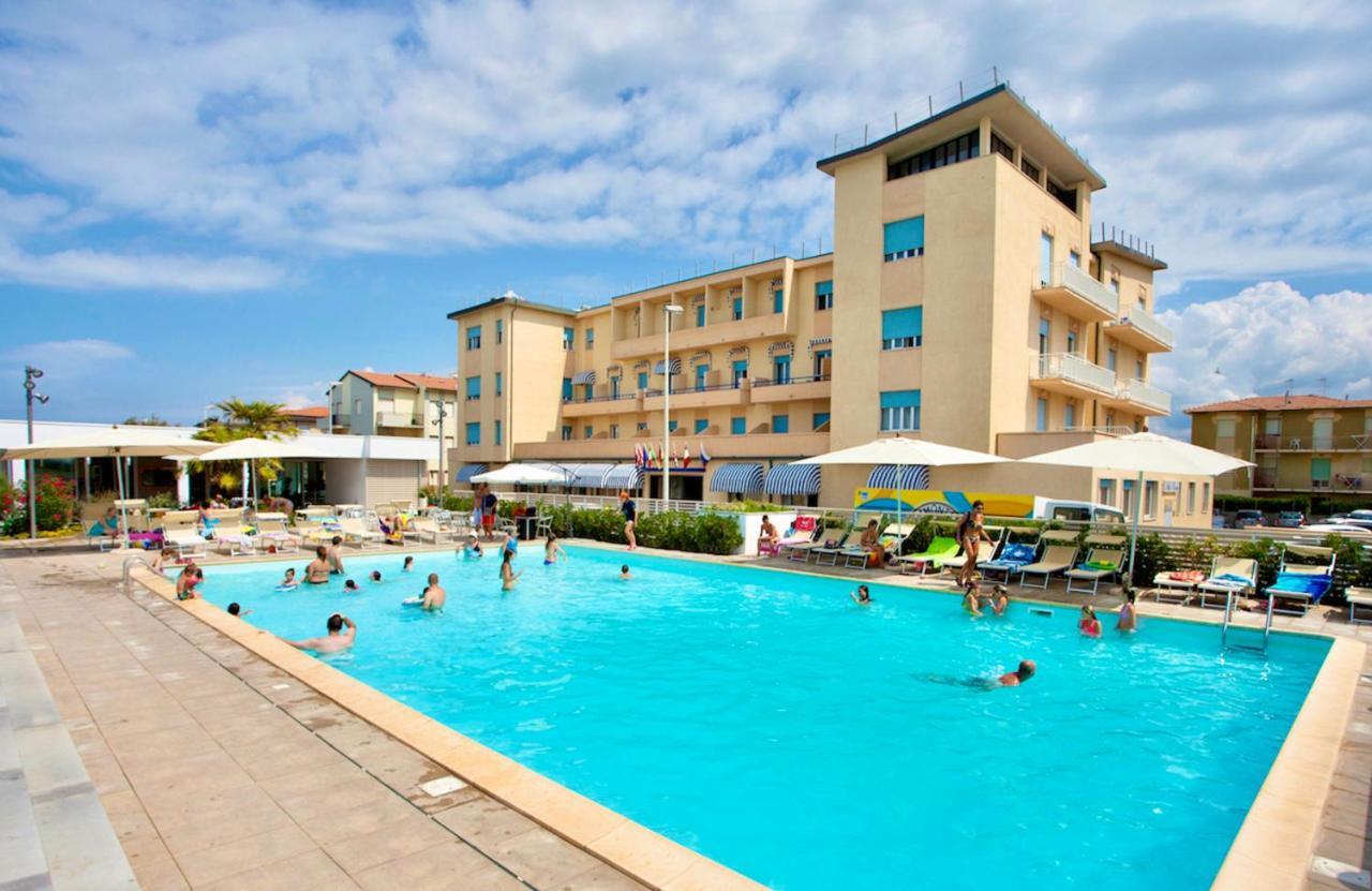 Hotel Stella Marina マリーナ・ディ・チェーチナ エクステリア 写真