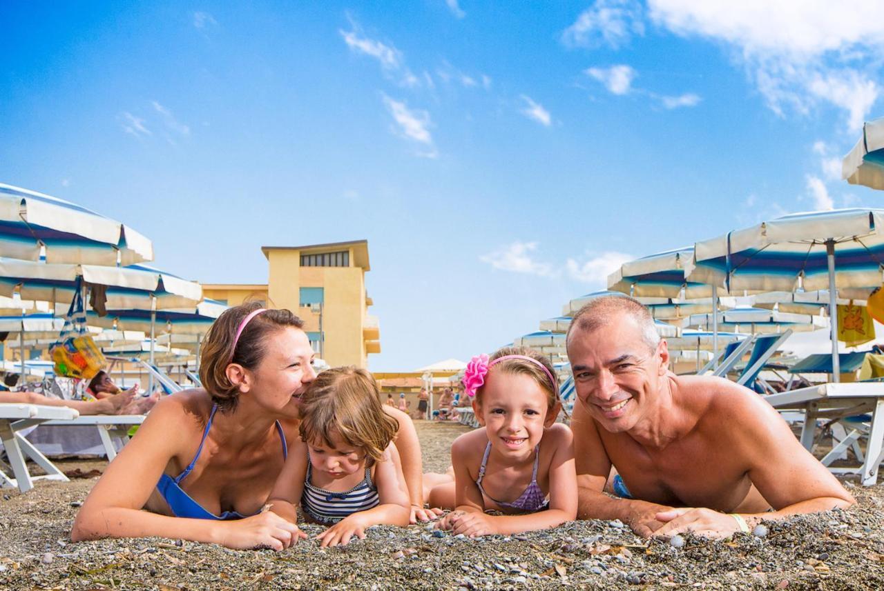 Hotel Stella Marina マリーナ・ディ・チェーチナ エクステリア 写真