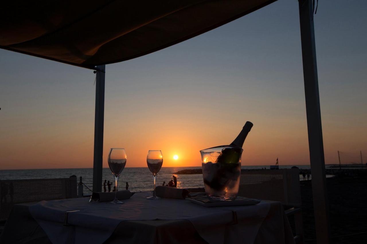 Hotel Stella Marina マリーナ・ディ・チェーチナ エクステリア 写真