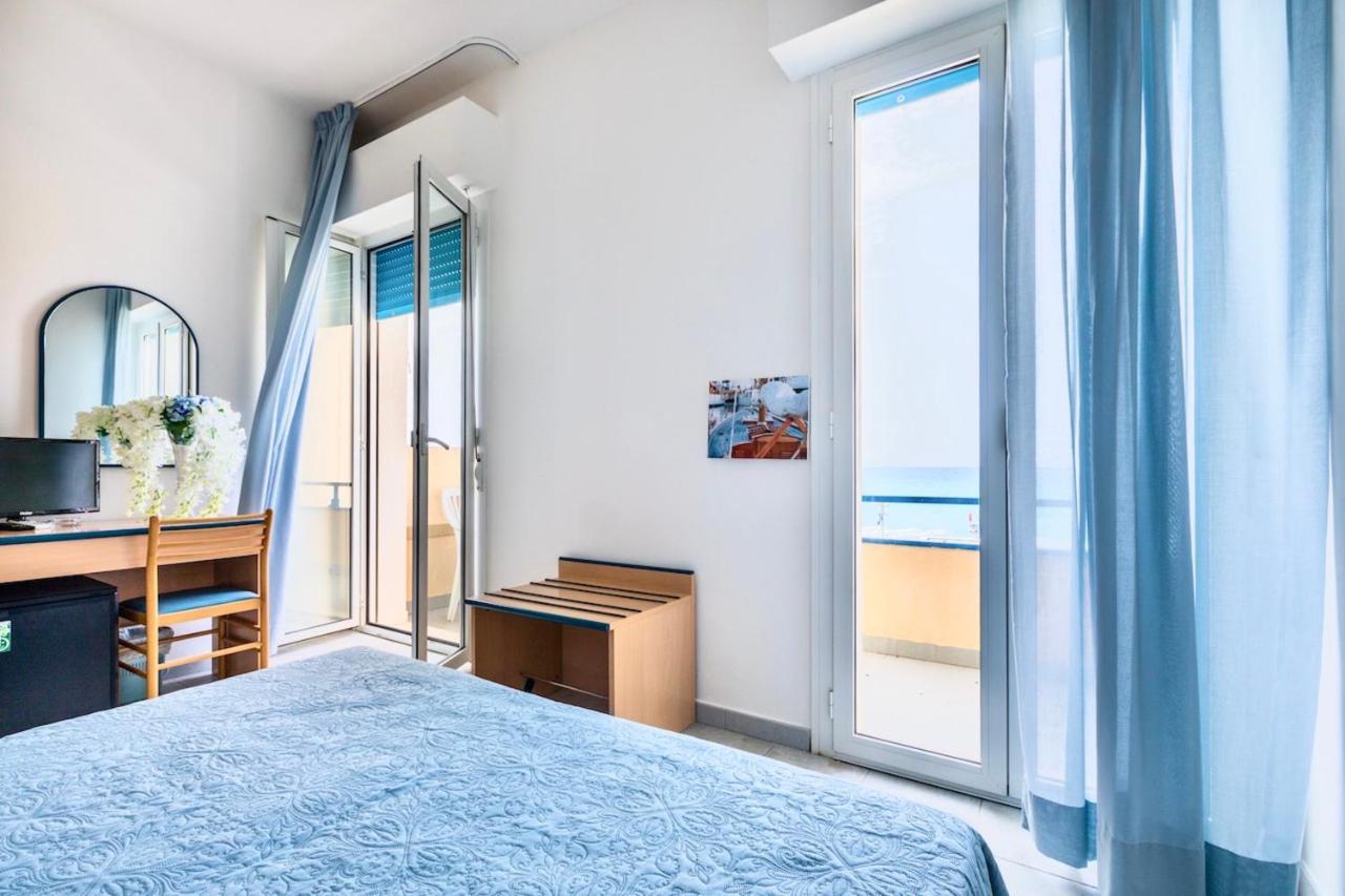 Hotel Stella Marina マリーナ・ディ・チェーチナ エクステリア 写真
