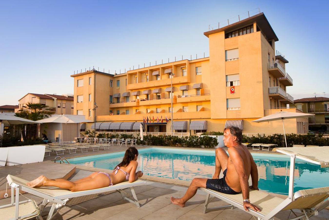 Hotel Stella Marina マリーナ・ディ・チェーチナ エクステリア 写真
