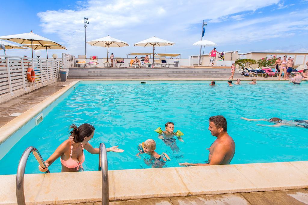 Hotel Stella Marina マリーナ・ディ・チェーチナ エクステリア 写真