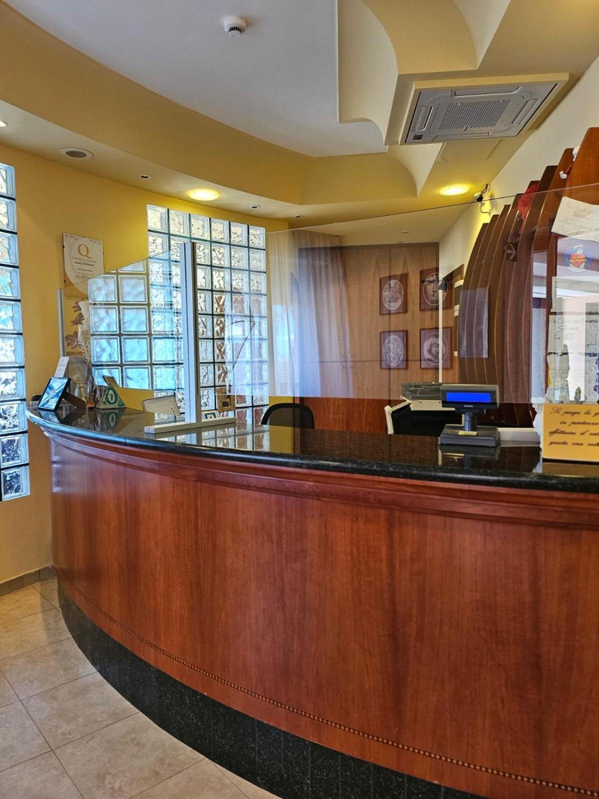 Hotel Stella Marina マリーナ・ディ・チェーチナ エクステリア 写真